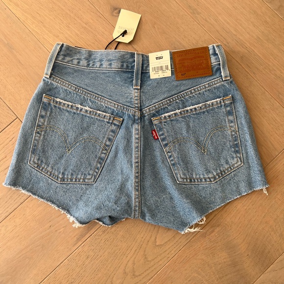 NWT Levi 501 high rise cut off shorts size 24 - Picture 4 of 4